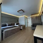 Azra Sultan & 4*
