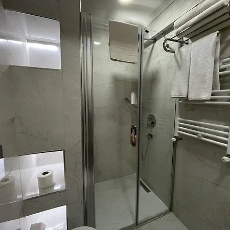 Azra Sultan & 4* Istanbul