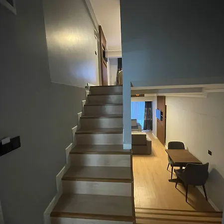 Azra Sultan & Istanbul