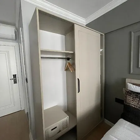 Azra Sultan & 4* Estambul