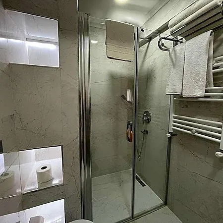Hotel Azra Sultan &