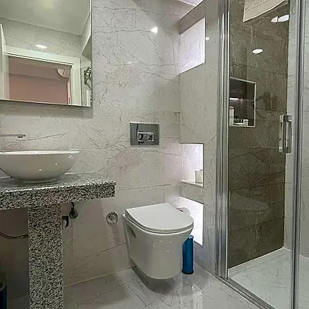 Azra Sultan & Hotel