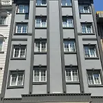 Azra Sultan & Istanbul
